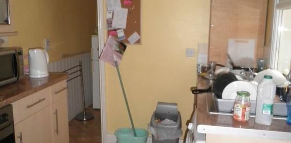 2 Bedroom Flat Addycombe Terrace Heaton - Photo 2