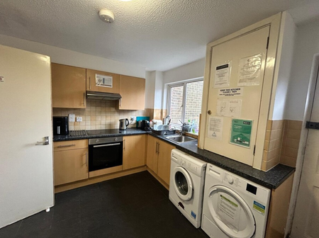 House share to rent - Photo 4