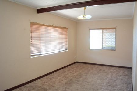 2/122a Russell Street, TOOWOOMBA CITY - Photo 4