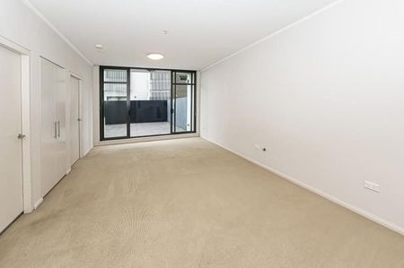 Light-Filled One-Bedroom Apartment with Study & Oversized Balcony - Photo 2