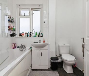 3 bedroom semi-detached house to rent - Photo 6
