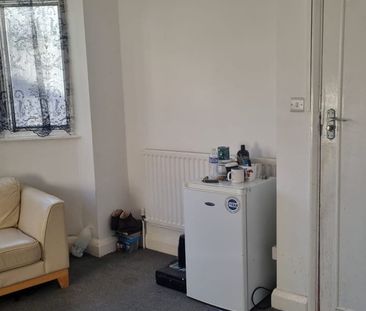 1 Bed Flat, Endersleigh Gardens, NW4 - Photo 1