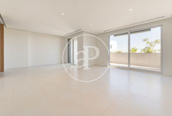 Triplex penthouse for rent in La Finca