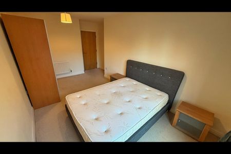 2 Bed Flat, Lake House, M15 - Photo 4