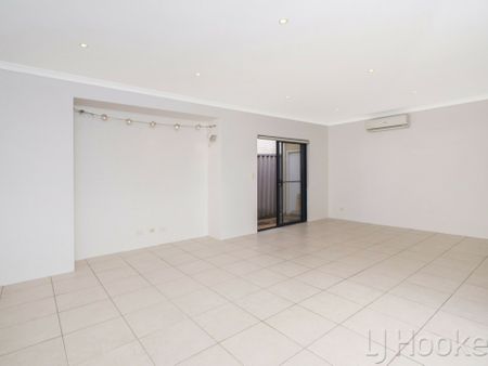 Large Family Home In Fantasic Location - Photo 5