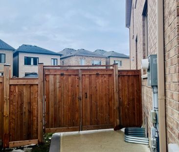 For Lease - 27 Bachelor Street, Brampton, Ontario - Photo 5