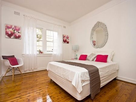 BRIGHT AND AIRY TWO BEDROOM APARTMENT - Photo 2