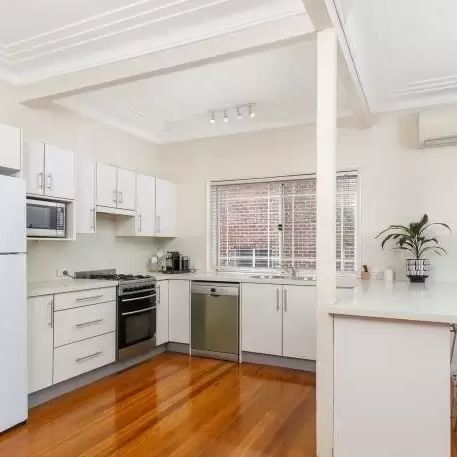 Elegant Epping Family Living with Pool - Photo 1