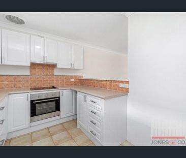 STREET FRONT VILLA - Photo 6