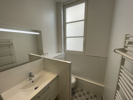 APPARTEMENT 3 PIECES, 2 CHAMBRES, CHAMPS-ELYSEES, RUE MARBEUF - Photo 2