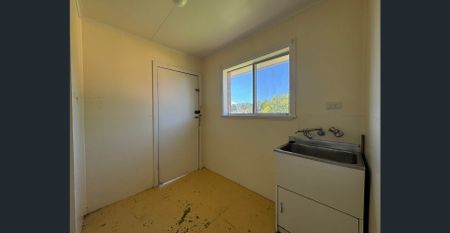 Single Bedroom Upstairs Unit - Photo 2