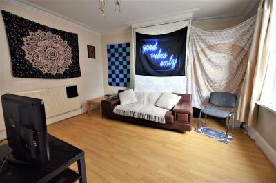 2 bedroom House in Thornville Road, Leeds - Photo 1
