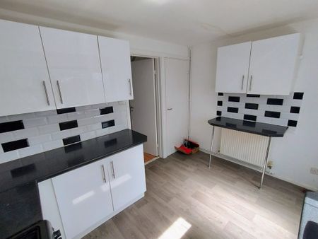 Warmley Close, Dunstall, Wolverhampton - Photo 4
