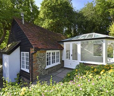 A spacious two bedroom detached cottage in the village of Cookham Dean - Photo 3