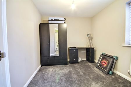 2 Bedroom Flat / Apartment to let - Photo 4