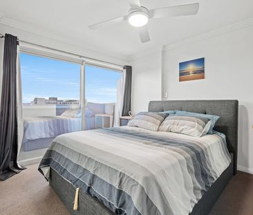 Modern Two-Bedroom Apartment with Stunning Views - Photo 3