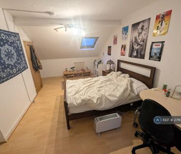 1 bedroom in a house share to rent - Photo 2