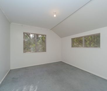 Wadestown 3-bedroom home - Photo 2