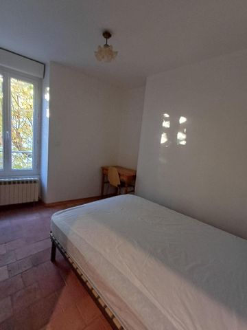 Location Appartement 3 pièces 45m² MILLAU 12100 - Photo 4