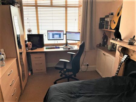 26 Leslie Road - Photo 4