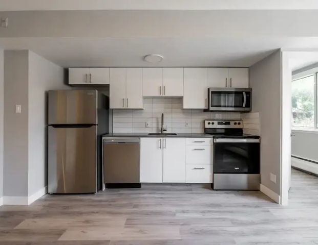 The Hampstead | 5765 Cote-St-Luc Road, Montreal - Photo 1