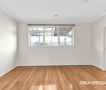 Beautiful Family Home with Multiple Living Areas & Spacious Outdoor... - Photo 1