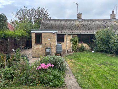 2 bedroom semi-detached bungalow to rent - Photo 5