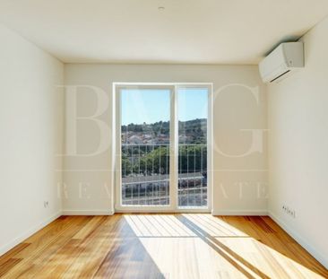 2 room luxury Apartment for rent in Lisbon - Photo 3