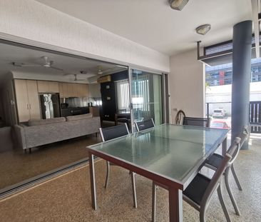 INNER CITY LIVING - FULLY FURNISHED & EQUIPPED - Photo 4