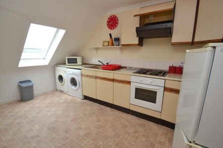 2 bedroom flat to rent - Photo 2