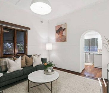 Character house in great location - Photo 2