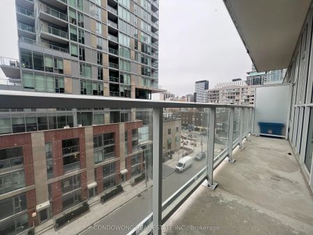 33 Helendale Avenue #401 - Photo 2