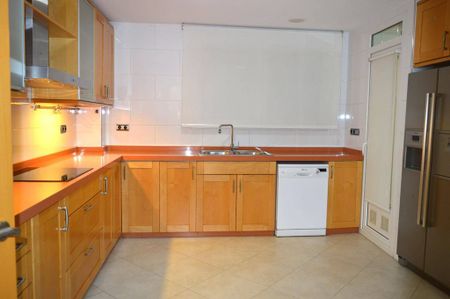 5 room luxury Flat for rent in Valencia, Spain - Photo 4