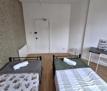 4 bedroom house to rent - Photo 2