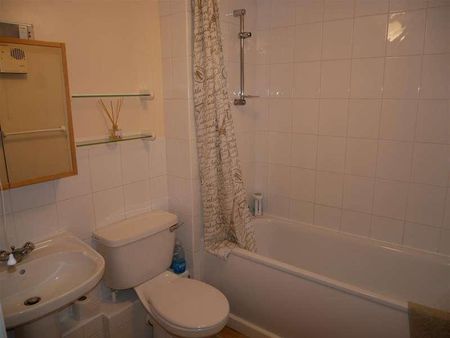 Wenlock Gardens, London, NW4 - Photo 3