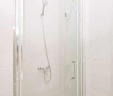 Double bed in Room in a shared 10-bedroom apartment for rent in Arg... - Photo 6