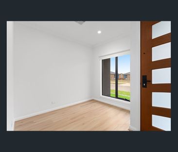 Sleek & Modern 3-Bedroom Home with Study in Prime River Walk Estate... - Photo 5