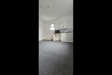 Studio Flat, Alexandra Road, RG1 - Photo 3
