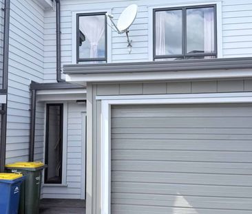 Stylish Townhouse Living in Lucas Point - Photo 4