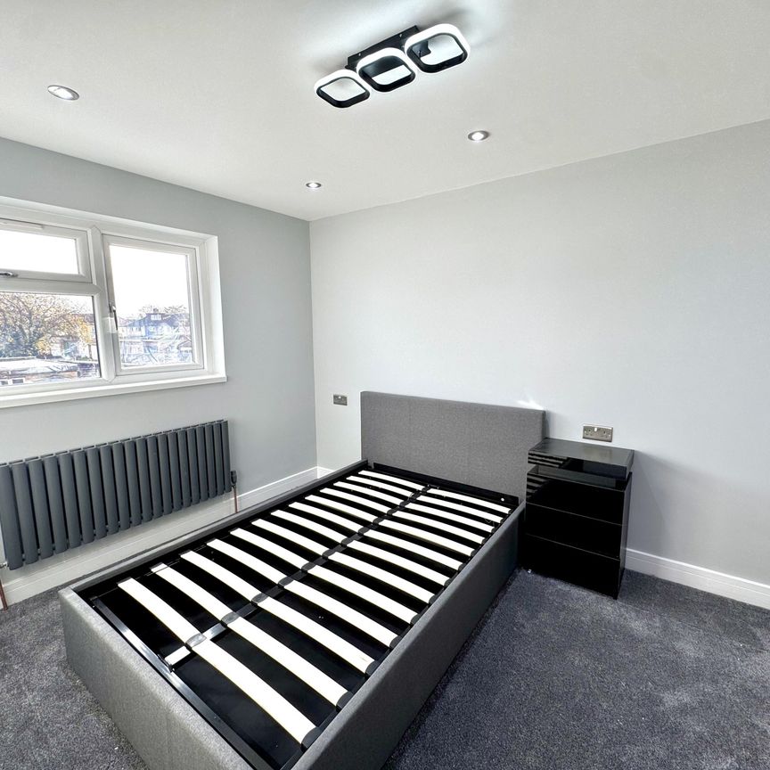 Swan Road, Greater London, TW13 - Photo 1