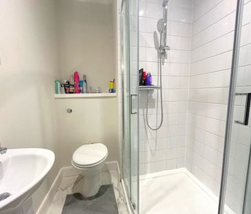 301 College Court Central, Belfast BT1 6BF - Photo 3