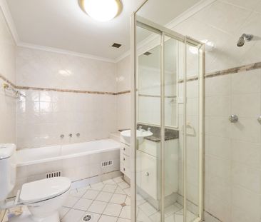 Contemporary Urban Living with Modern Comfort - Photo 5