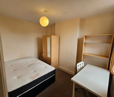 4 Bed Student Accommodation - Photo 2