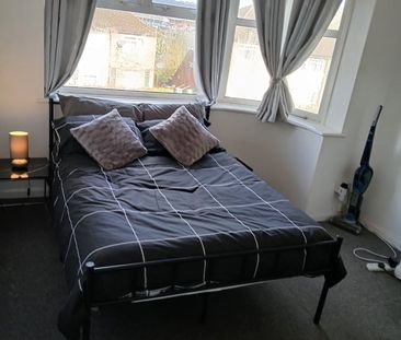 Room in a Shared Flat, Gainsford Road, SO19 - Photo 1