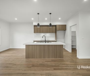 24 Atacazo Avenue, Truganina VIC, Belconnen - Photo 2