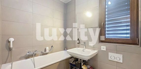 Renovated attic with modern comfort - Photo 2