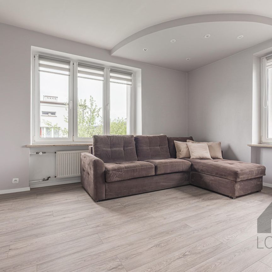 Przestronne, dwupokojowe mieszkanie w Centrum Jaworzna do wynajęcia | Spacer 3D - Zdjęcie 1