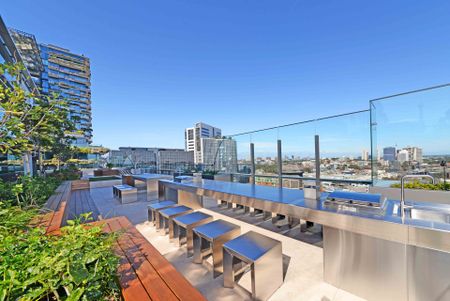 Luxury Urban Lifestyle - Photo 4