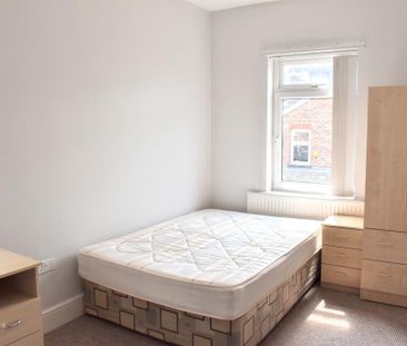 6 bedroom terraced house to rent - Photo 2