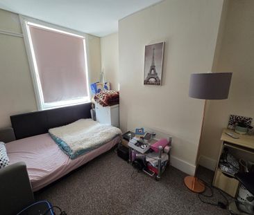 3 bedroom maisonette to rent - Photo 4